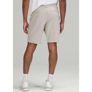 Lululemon Commission Classic-Fit Short 9" Trench Size 36